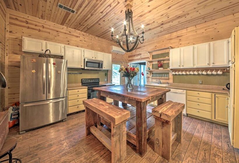 Home W/ Large Deck & Bbq Grill In New Braunfels