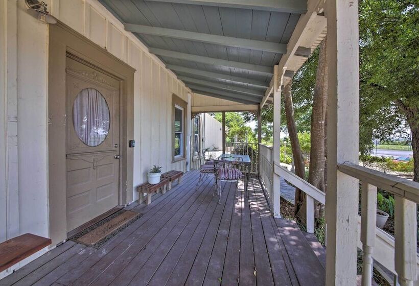 Home W/ Large Deck & Bbq Grill In New Braunfels