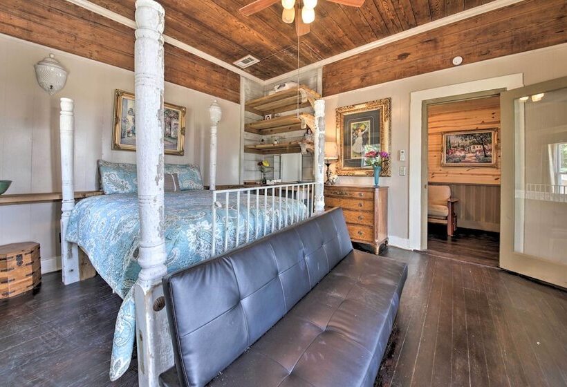 Home W/ Large Deck & Bbq Grill In New Braunfels