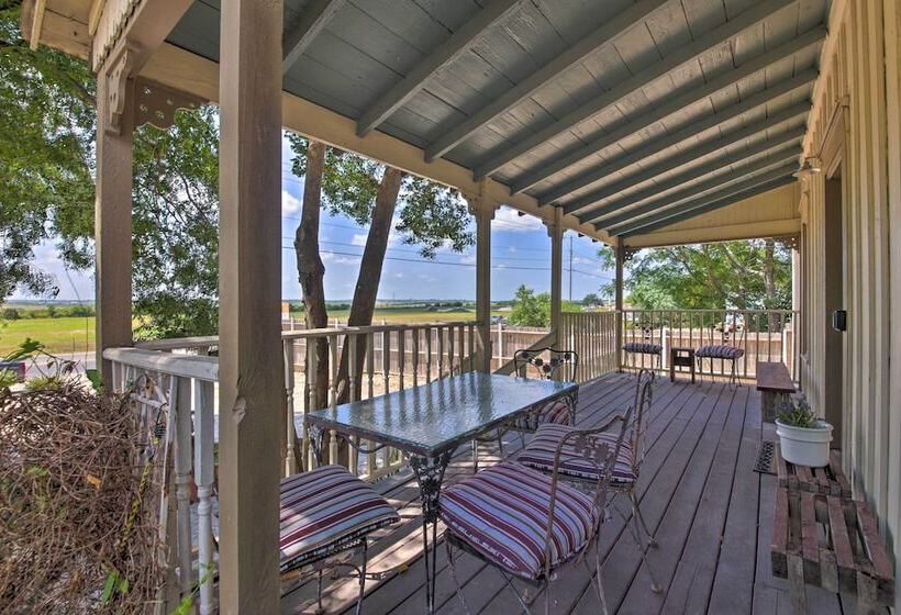 Home W/ Large Deck & Bbq Grill In New Braunfels