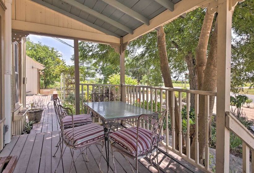 Home W/ Large Deck & Bbq Grill In New Braunfels