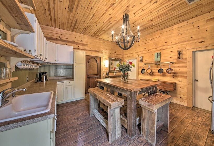 Home W/ Large Deck & Bbq Grill In New Braunfels