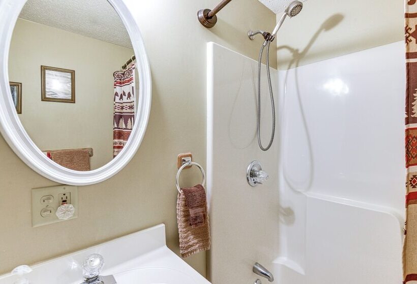 New Hampshire Vacation Rental   Walk To Beach!