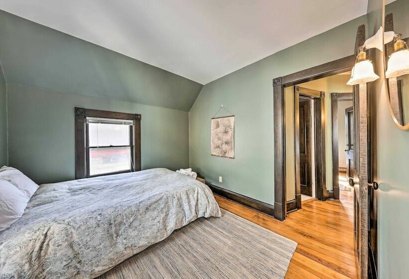 Newly Renovated Home Close To Dtwn Lawrence!