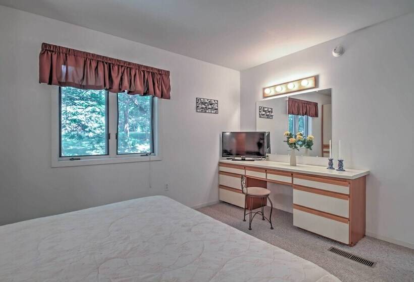 Nice Galena Home W/ Huge Patio, Hot Tub & Fire Pit