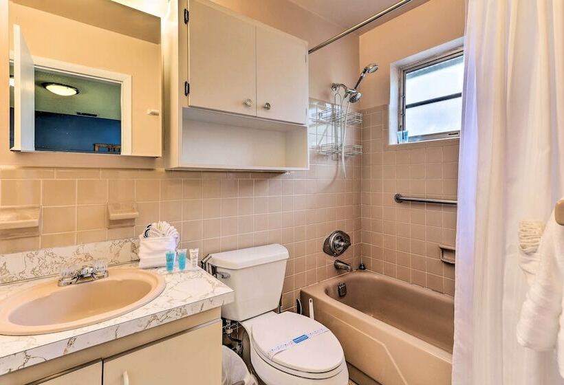 North Miami Beach Rental: Near Walking Park!