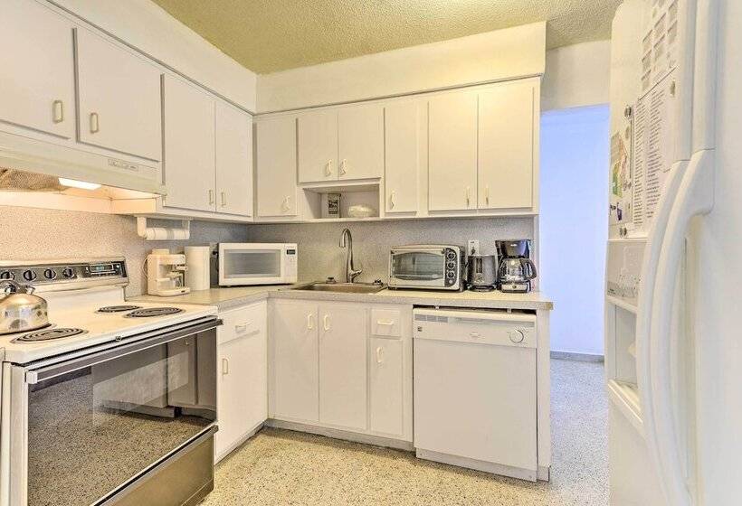 North Miami Beach Rental: Near Walking Park!