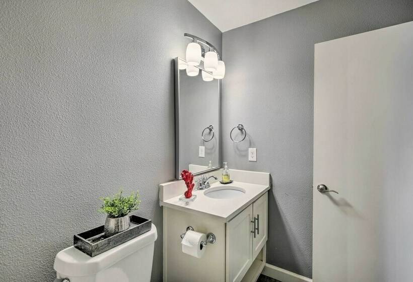 North Texas Home W/ Yard Near Frisco Star!