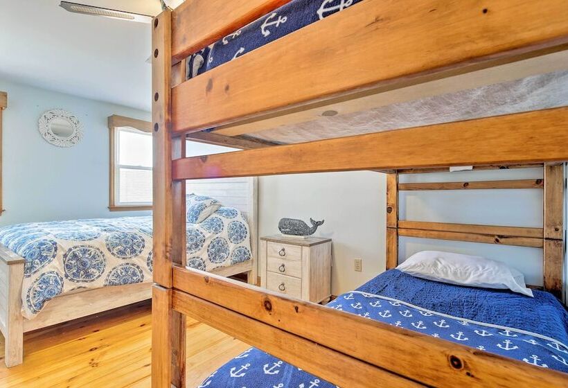 Oceanfront Cape Cod Home W/ Porch, Yard + Grill!