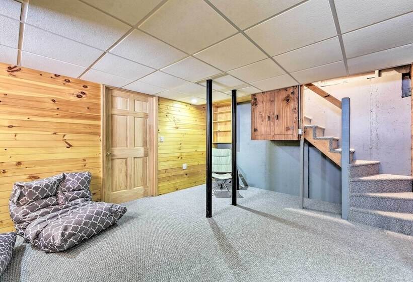 Oceanfront Cape Cod Home W/ Porch, Yard + Grill!