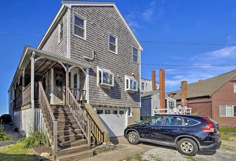 Oceanfront Cape Cod Home W/ Porch, Yard + Grill!