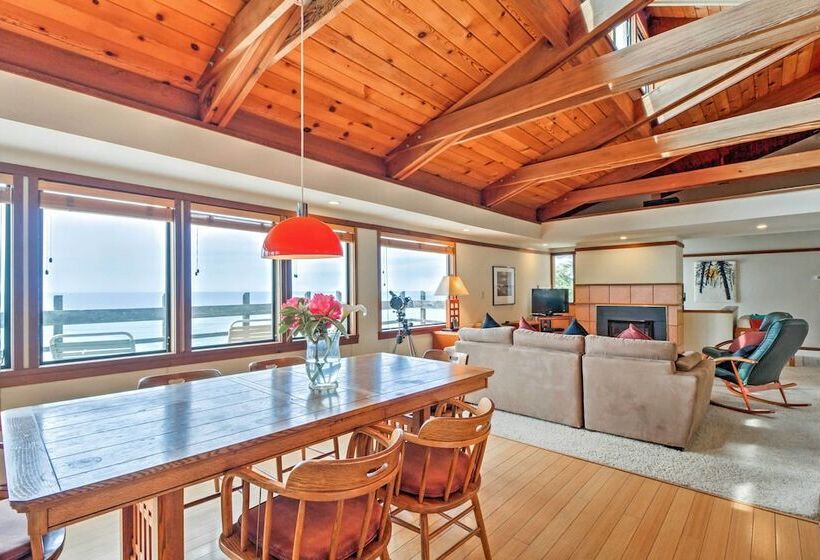 Oceanfront Irish Beach Home: Private Beach Access!