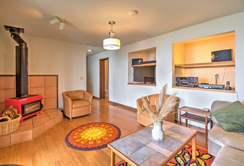 Oceanfront Irish Beach Home: Private Beach Access!