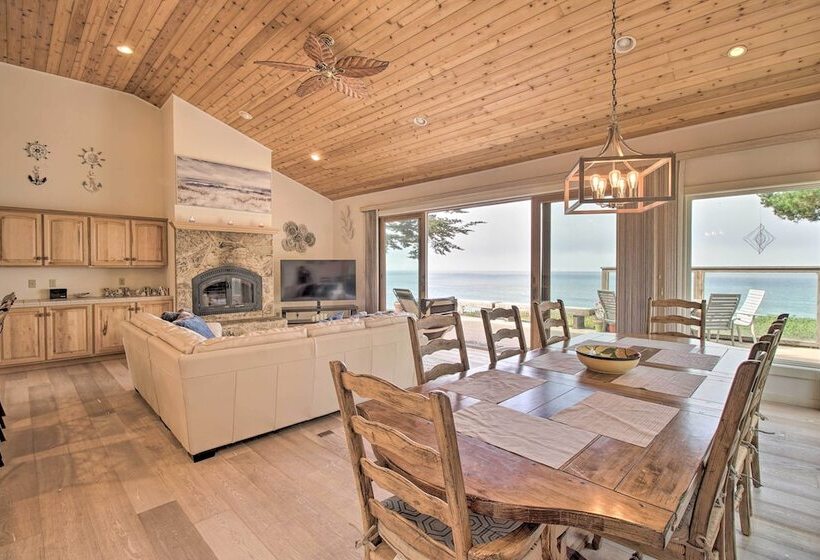 Oceanfront Point Arena House W/ Lovely Deck!