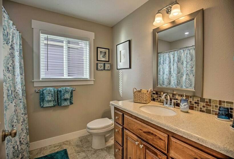 Ocean View Lincoln City Retreat W/ 3 Viewing Decks