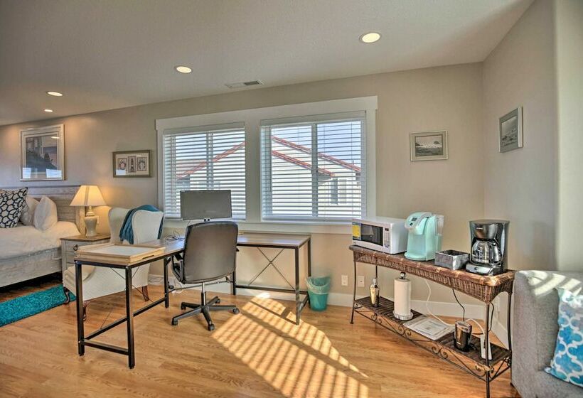 Ocean View Lincoln City Retreat W/ 3 Viewing Decks