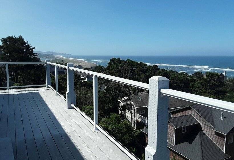 Ocean View Lincoln City Retreat W/ 3 Viewing Decks