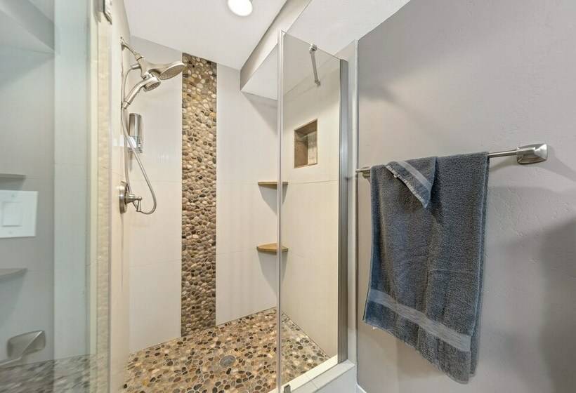 Oldtown Home W/ Private Yard + Mountain Views