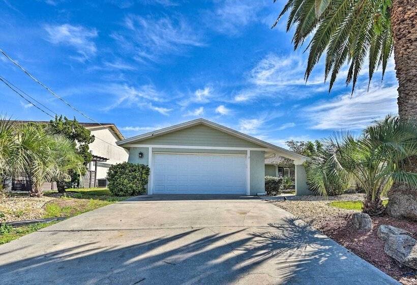 Palm Coast Home W/ Outdoor Oasis & Private Dock!