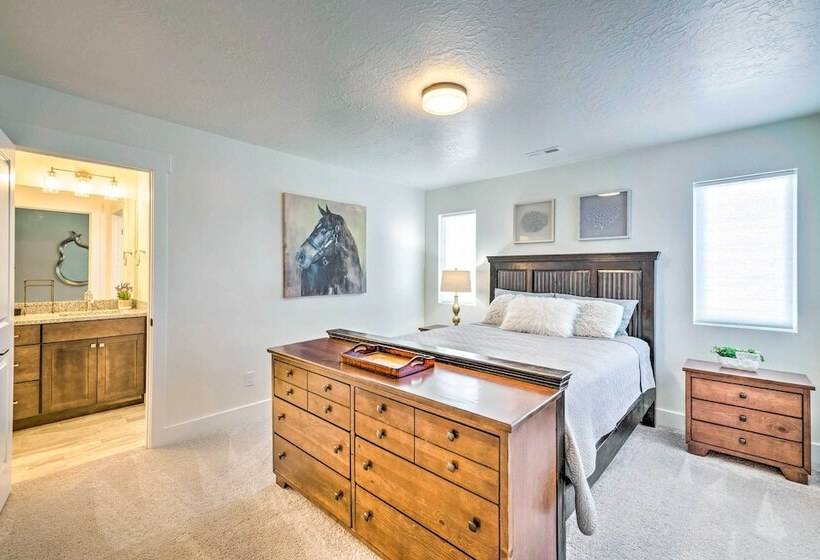 Stunning Park City Home W/ Hot Tub: 7 Mi To Skiing