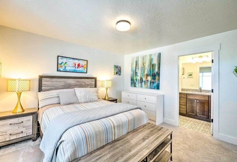 Stunning Park City Home W/ Hot Tub: 7 Mi To Skiing