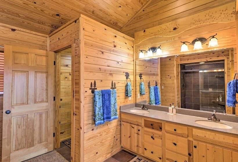 Peaceful Cabin W/ Deck + Scenic Mtn Views!