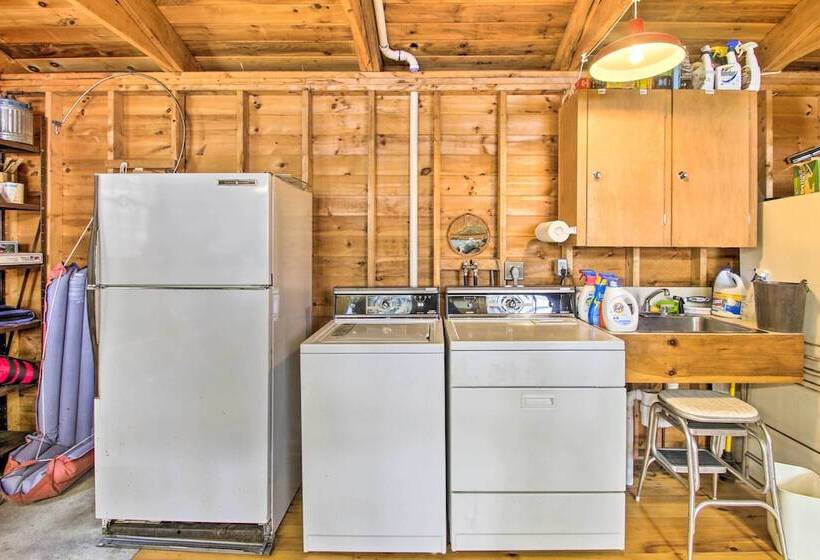 Lakefront Escape W/ Deck & Kayaks In Lovell!