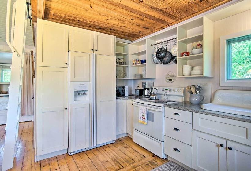 Peaceful Long Pond Cottage W/ Dock & Views