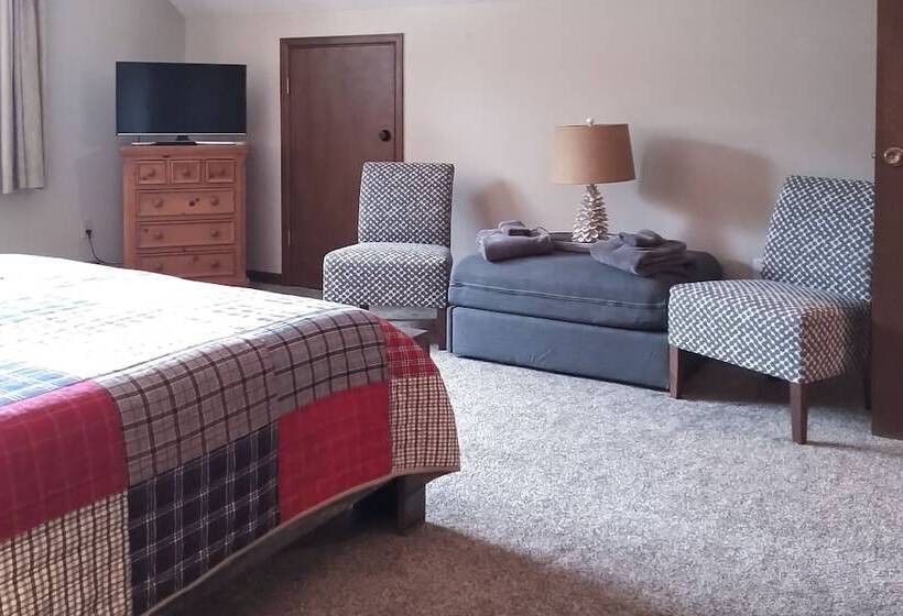 Peaceful Pines Estes Park Home: Longs Peak View