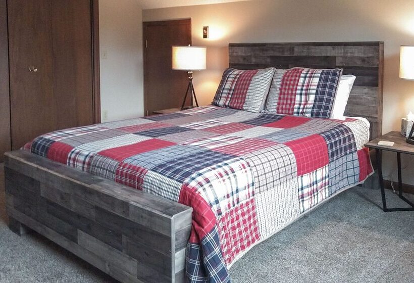 Peaceful Pines Estes Park Home: Longs Peak View