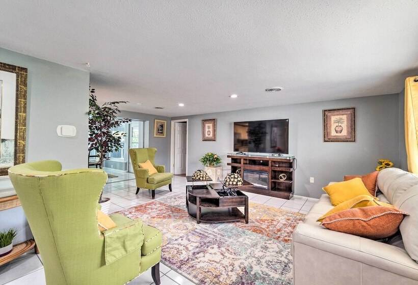 Peaceful Venice Villa W/ Patio   2 Miles To Beach!