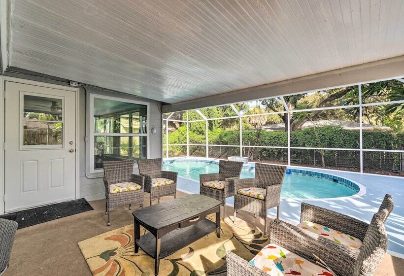 Peaceful Venice Villa W/ Patio   2 Miles To Beach!