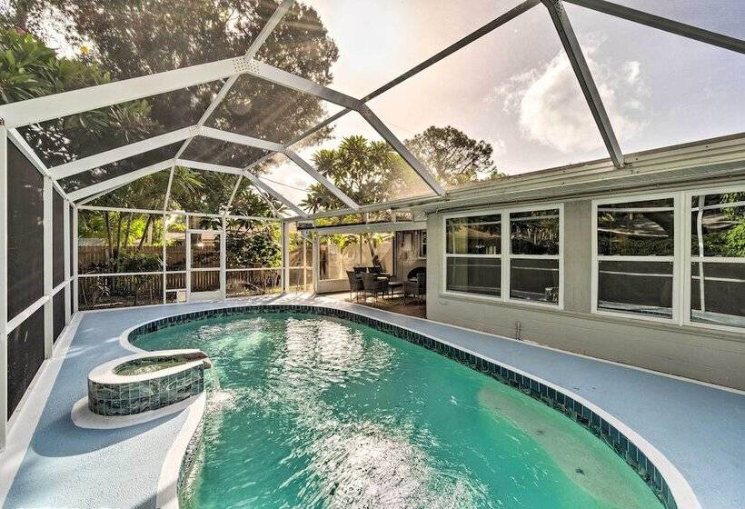 Peaceful Venice Villa W/ Patio   2 Miles To Beach!