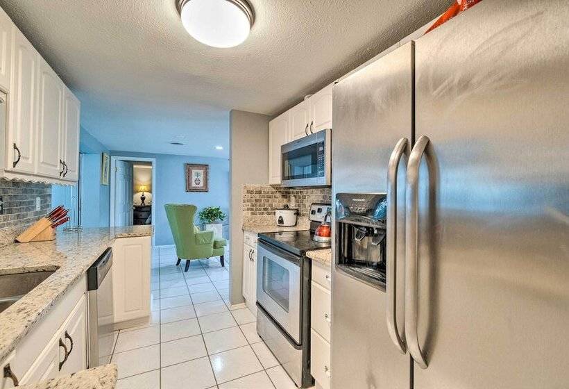 Peaceful Venice Villa W/ Patio   2 Miles To Beach!