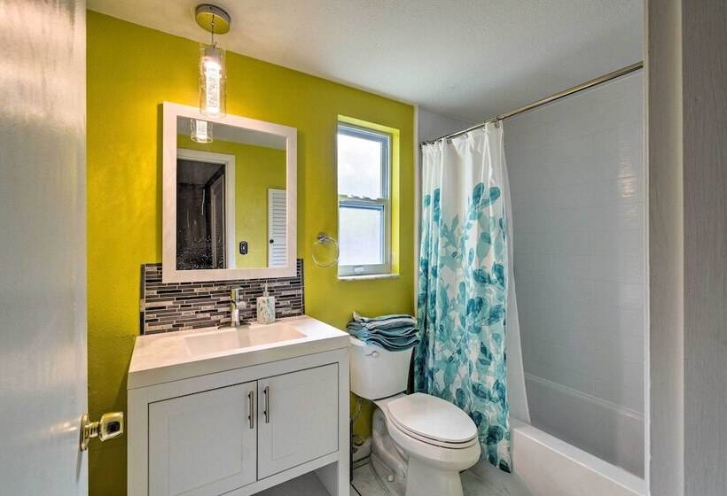 Peaceful Venice Villa W/ Patio   2 Miles To Beach!