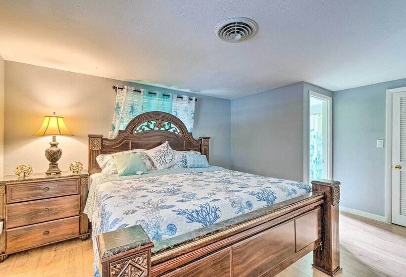 Peaceful Venice Villa W/ Patio   2 Miles To Beach!