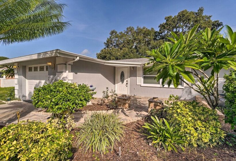 Peaceful Venice Villa W/ Patio   2 Miles To Beach!