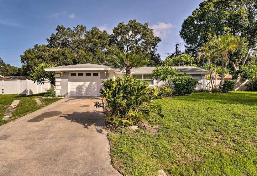 Peaceful Venice Villa W/ Patio   2 Miles To Beach!