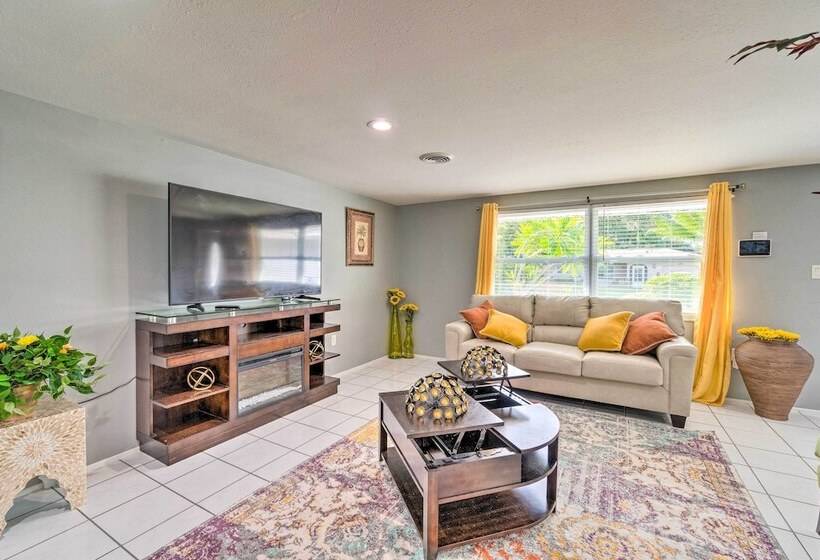 Peaceful Venice Villa W/ Patio   2 Miles To Beach!