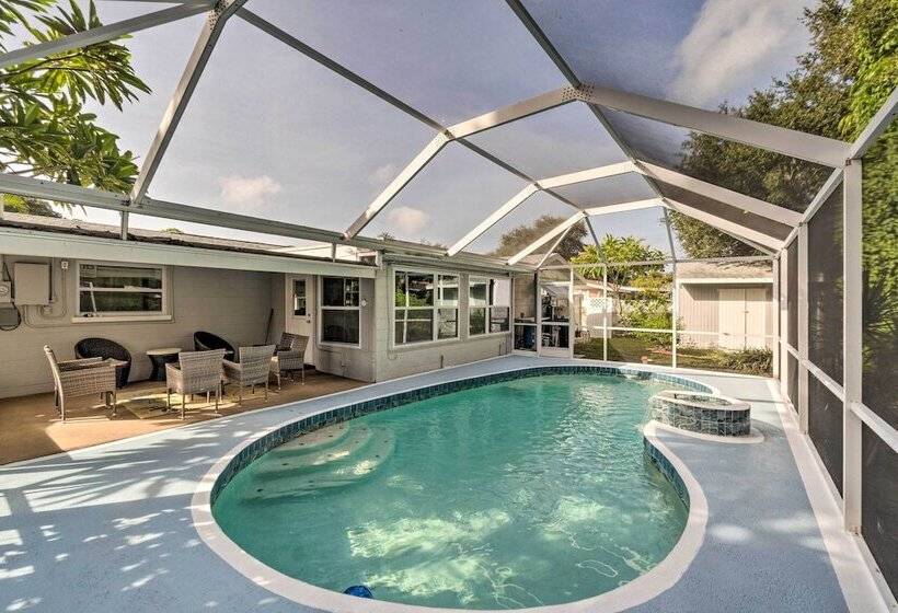 Peaceful Venice Villa W/ Patio   2 Miles To Beach!