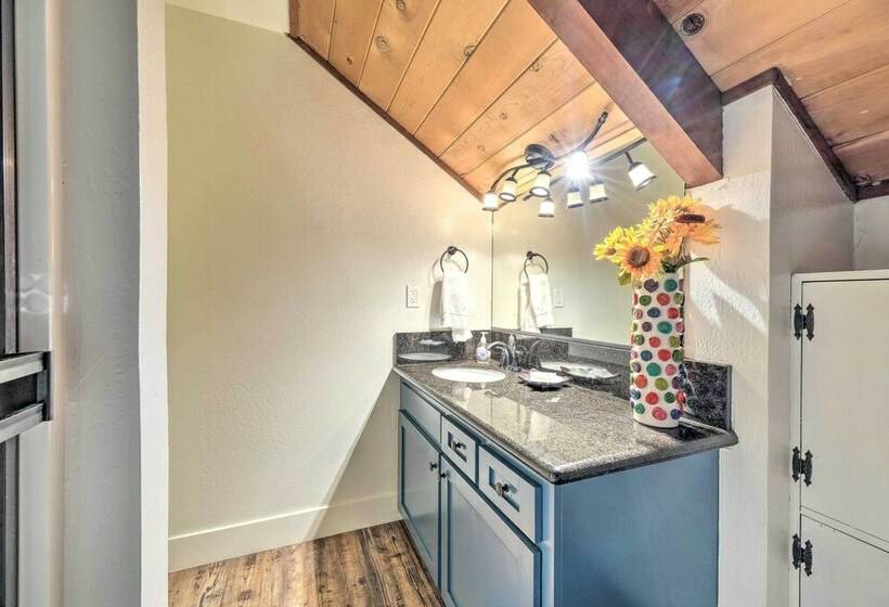 Walk Downtown: Arnold Cabin W/ Large Deck!