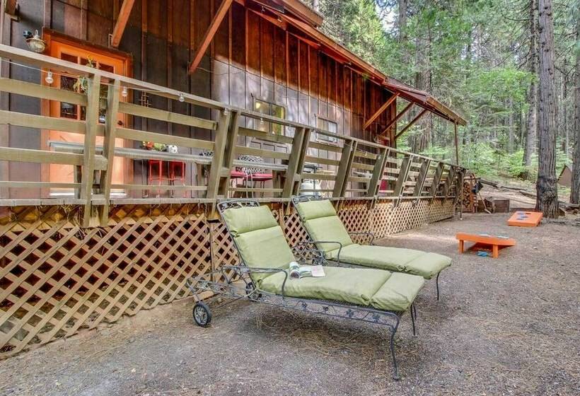 Walk Downtown: Arnold Cabin W/ Large Deck!