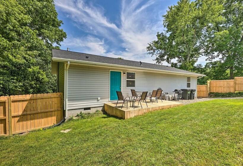 Pet Friendly Digs W/ Fire Pit & Large Yard!