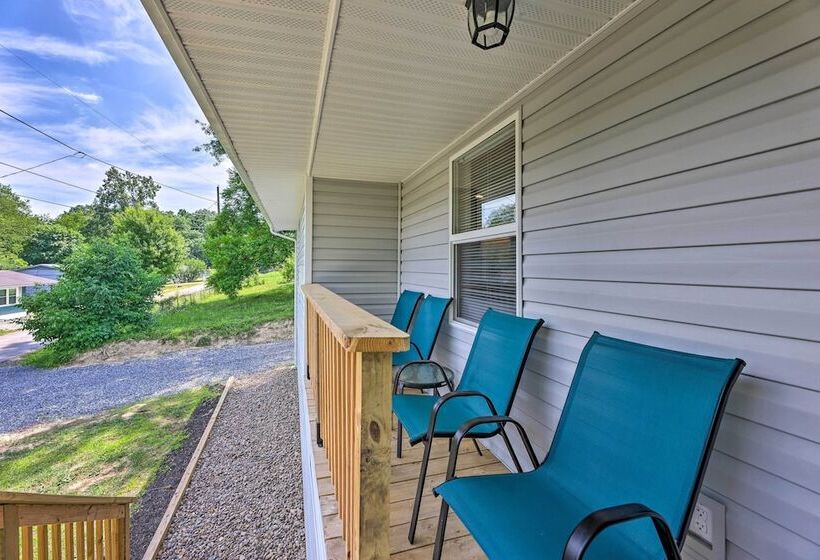 Pet Friendly Digs W/ Fire Pit & Large Yard!