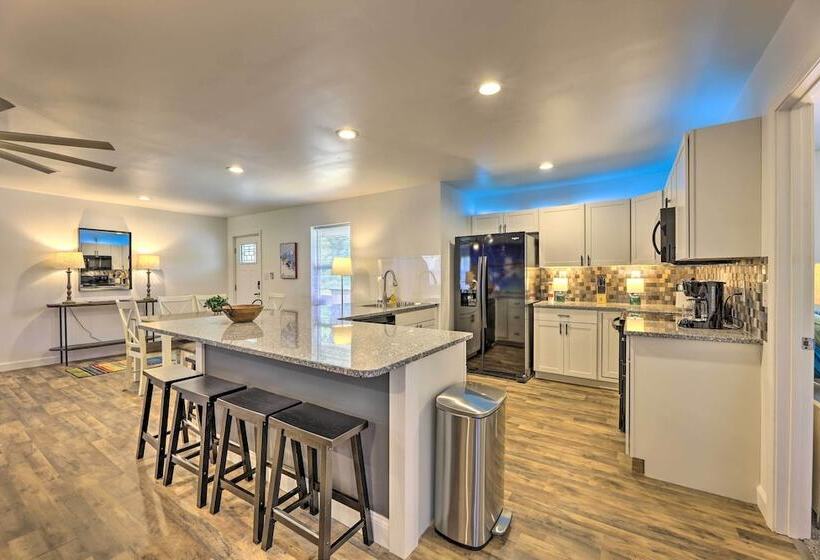 Pet Friendly Digs W/ Fire Pit & Large Yard!