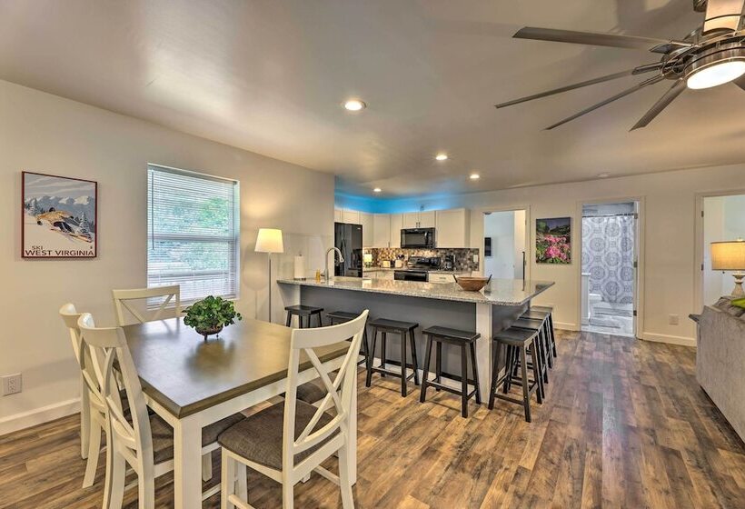 Pet Friendly Digs W/ Fire Pit & Large Yard!