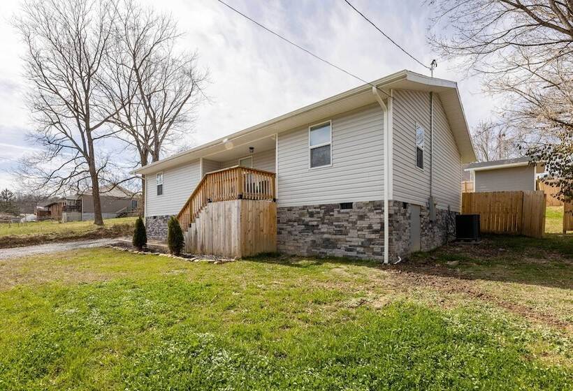 Pet Friendly Digs W/ Fire Pit & Large Yard!