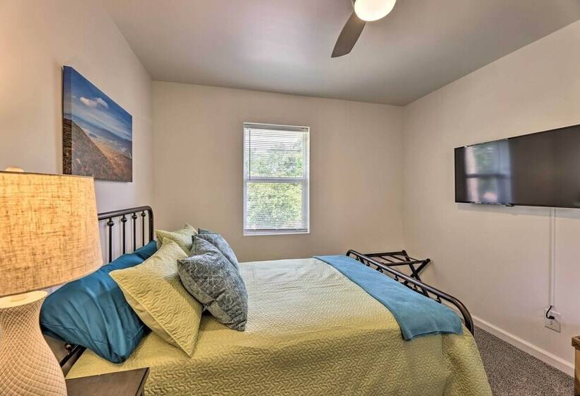 Pet Friendly Digs W/ Fire Pit & Large Yard!