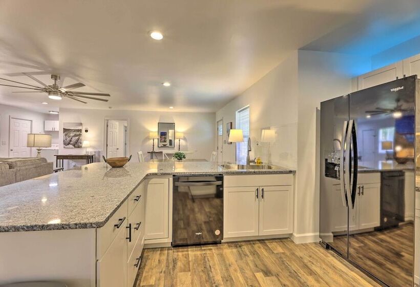 Pet Friendly Digs W/ Fire Pit & Large Yard!