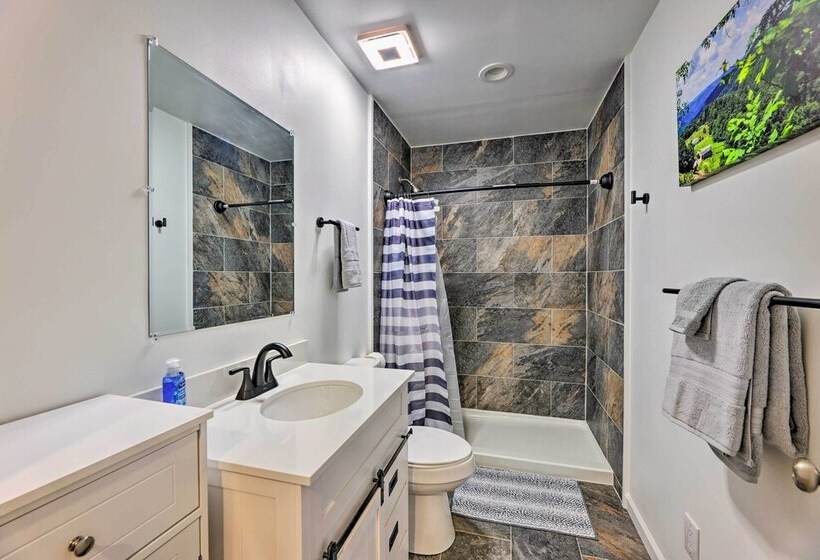 Pet Friendly Digs W/ Fire Pit & Large Yard!